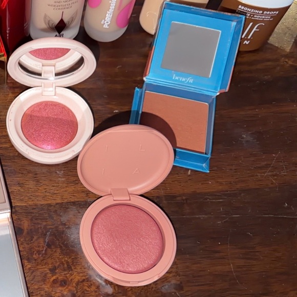 Blushes! - Picture 2 of 2